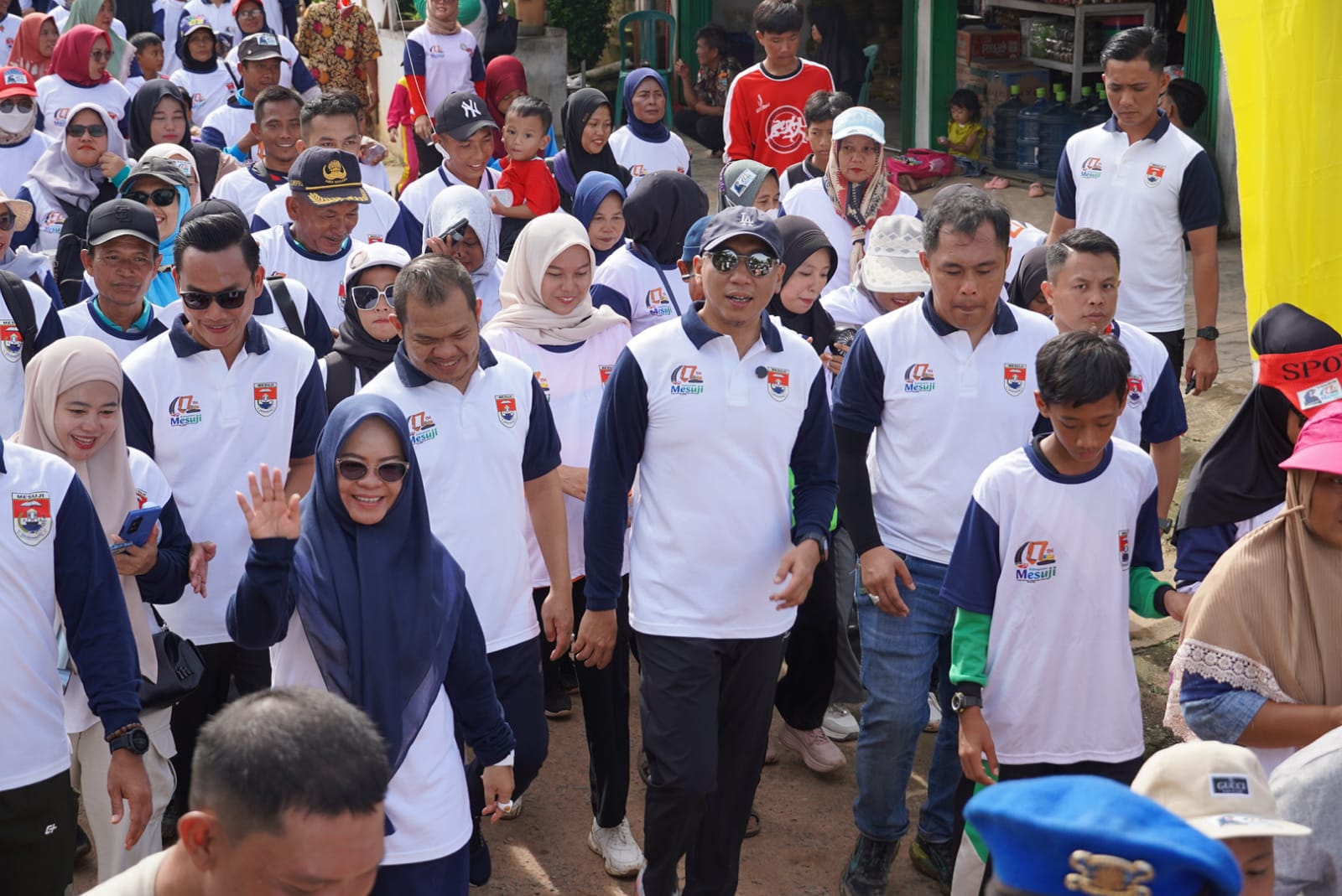 Ribuan Masyarakat Mesuji Ikuti Jalan Sehat Bersama Gubernur Lampung, Peringati HUT ke-17 Kabupaten Mesuji